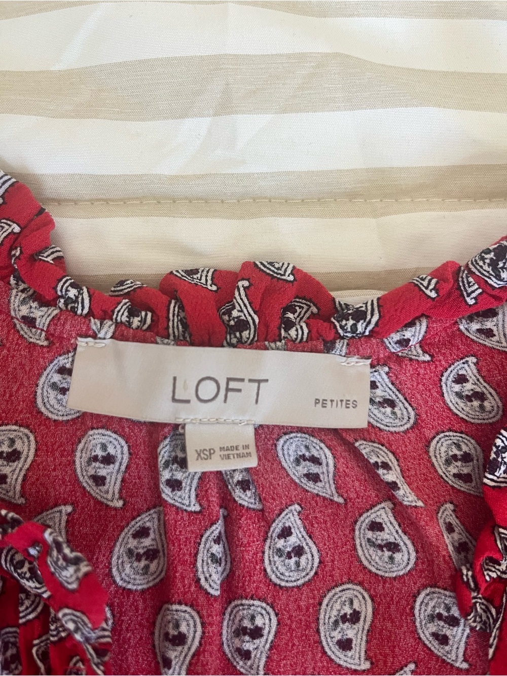 ❤️ LOFT Red Printed Tie-Front Blouse | Size XS - Picture 4 of 8